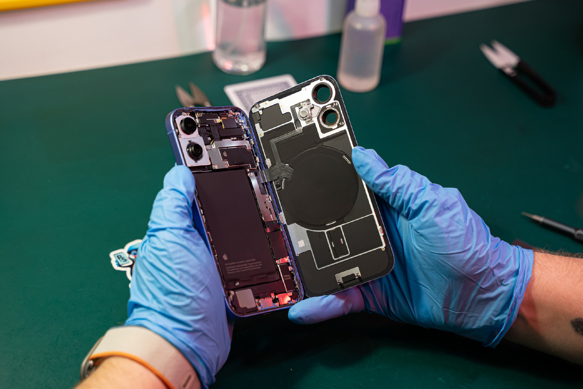 Вскрыть крышку оказалось так же легко как в прошлых моделях, а внутри все совершенно по другому.