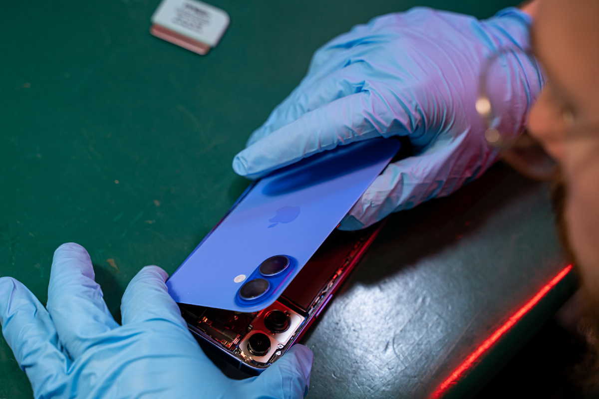 Первое вскрытие iPhone 16