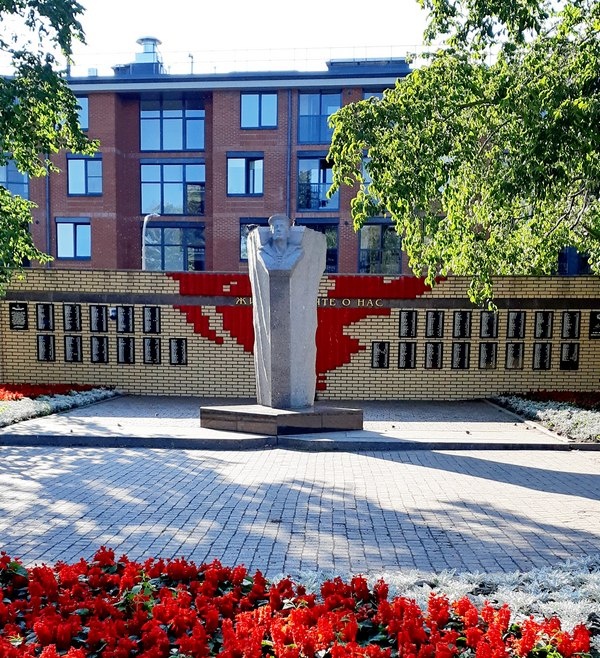 Памятник Петергофскому десанту у Ленинградской пристани /фото из личного архива, 2021/