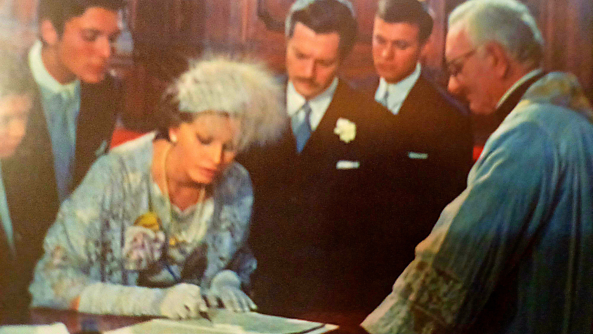 Кадр из фильма "Брак по-итальянски"