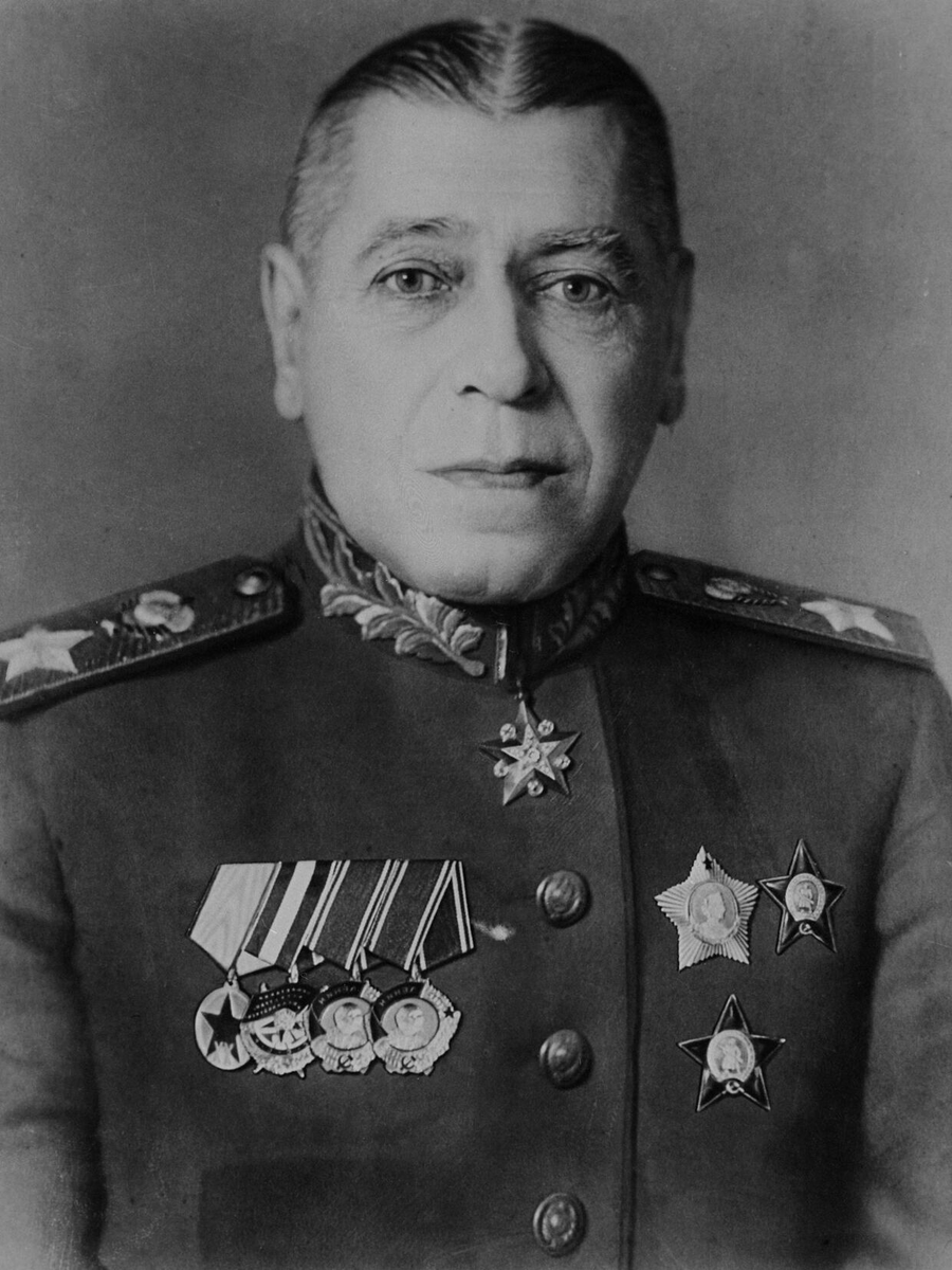 Борис Михайлович Шапошников (1882— 26 марта 1945) — Маршал Советского Союза (1940), начальник Генерального штаба РККА (07.1941—05.1942), член Ставки Верховного Главнокомандования (07.1941—02.1945).