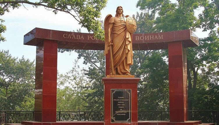    Памятник «Героям Русско-японской войны 1904—1905 гг.» во Владивостоке Фото: Marishka6941, общественное достояние