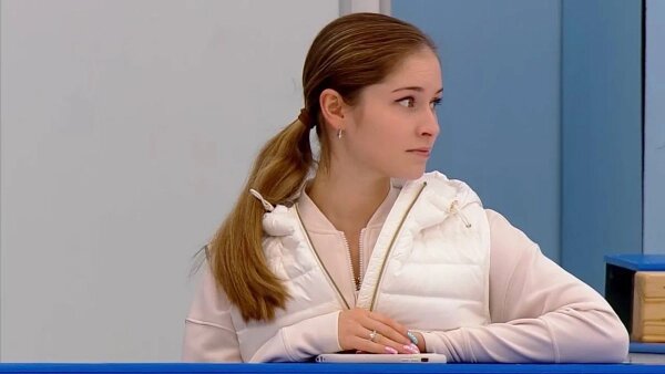 Фигуристка и тренер Юлия Липницкая. Обложка © VK / Юлия Липницкая • Julia Lipnitskaya