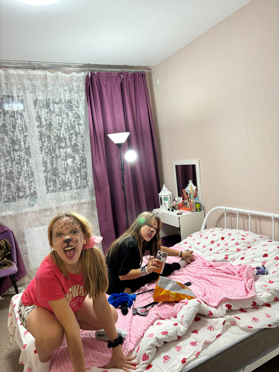 Ульяна с сестрой. 