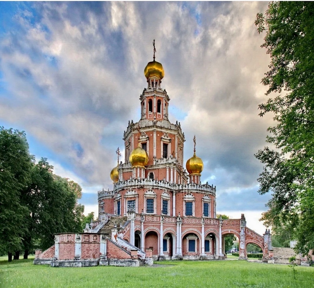 Фотография храма утащена из интернета 