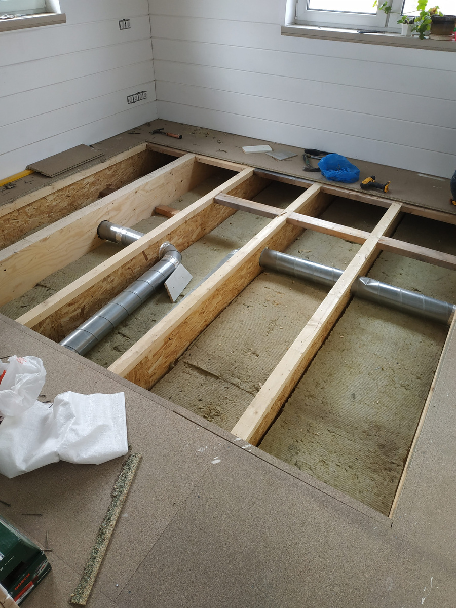 На видно как проходят вентканалы