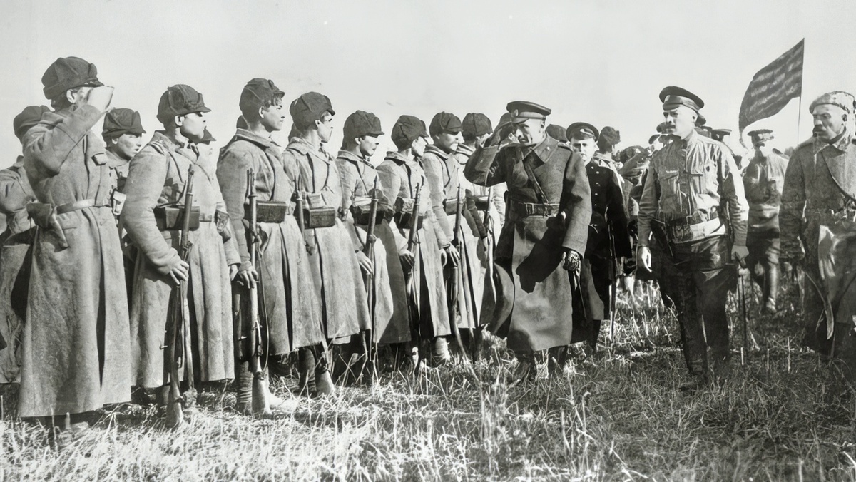 Верховный правитель России адмирал Колчак на фронте