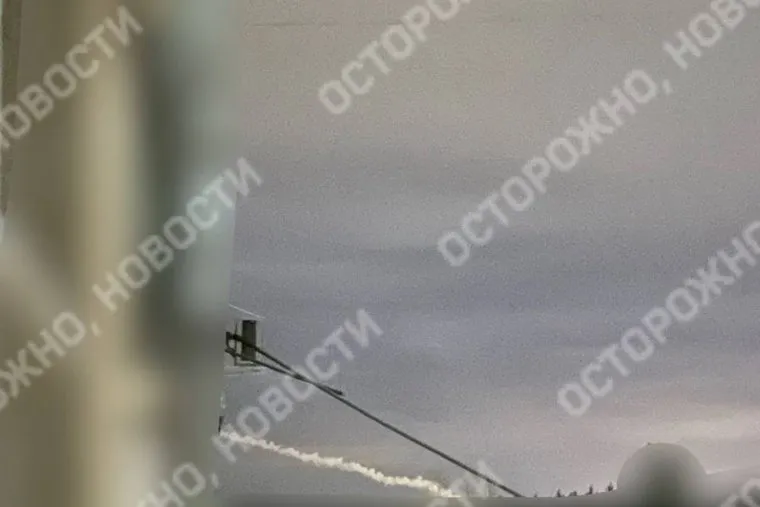 В районе Дзержинска сообщили о работе ПВО Фото: сработала система противовоздушной обороны из-за атаки беспилотников. Об этом сообщает telegram-канал «Осторожно новости» со ссылкой на очевидцев.