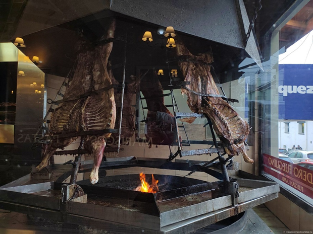 В одном из ресторанчиков.