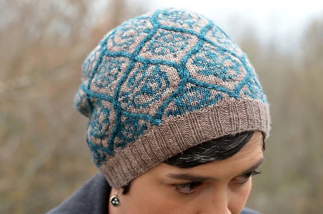 Жаккардовая шапка с косами.