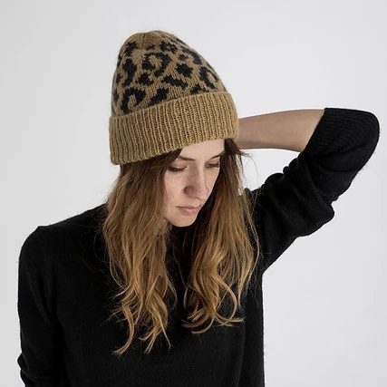 Жаккардовая шапка с леопардовым узором