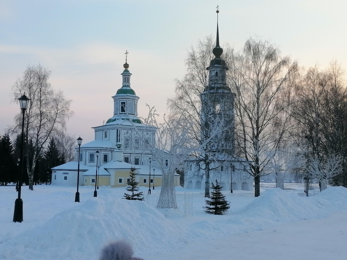 В городе очень много церквей