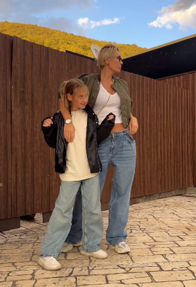 Элина Камирен с дочкой Сашей. Фото: соцсети