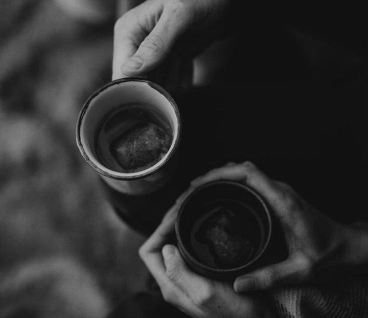 Любовь питается вниманием и свободой дарить его, но умирает от требований и ожиданий