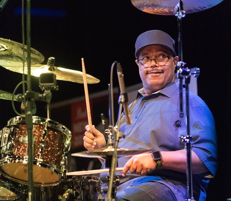 Барабанщик Деннис Чемберс (Dennis Chambers)