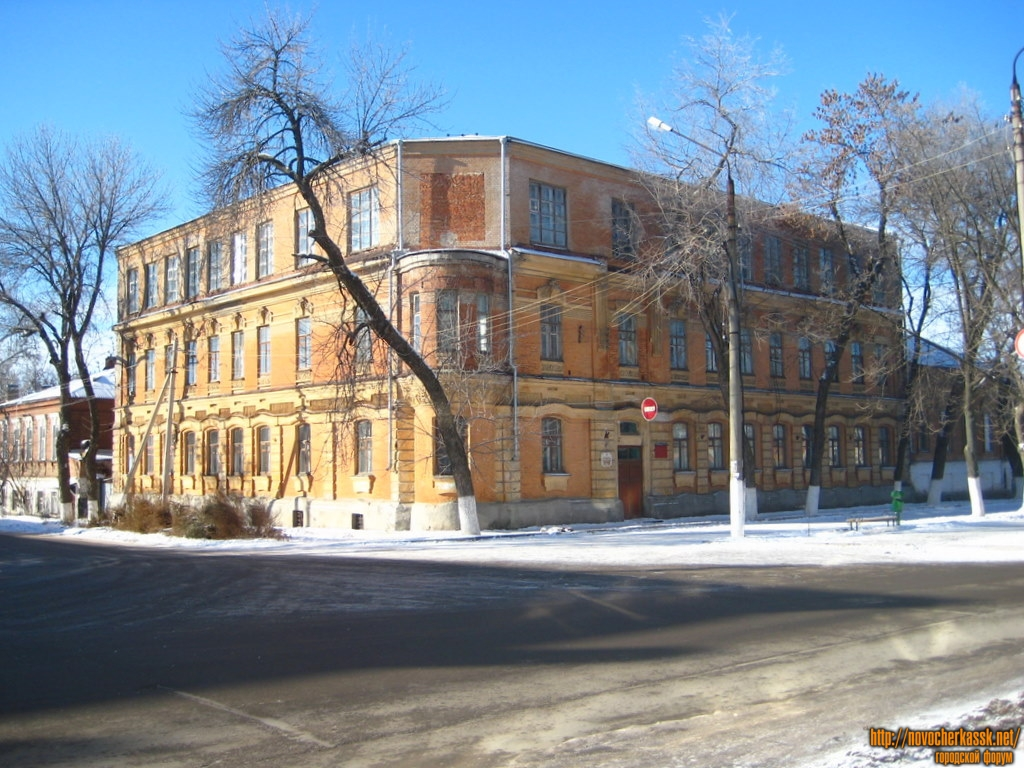 На фото школа № 5 г. Новочеркасск https://novocherkassk.net/gallery/photo/475/