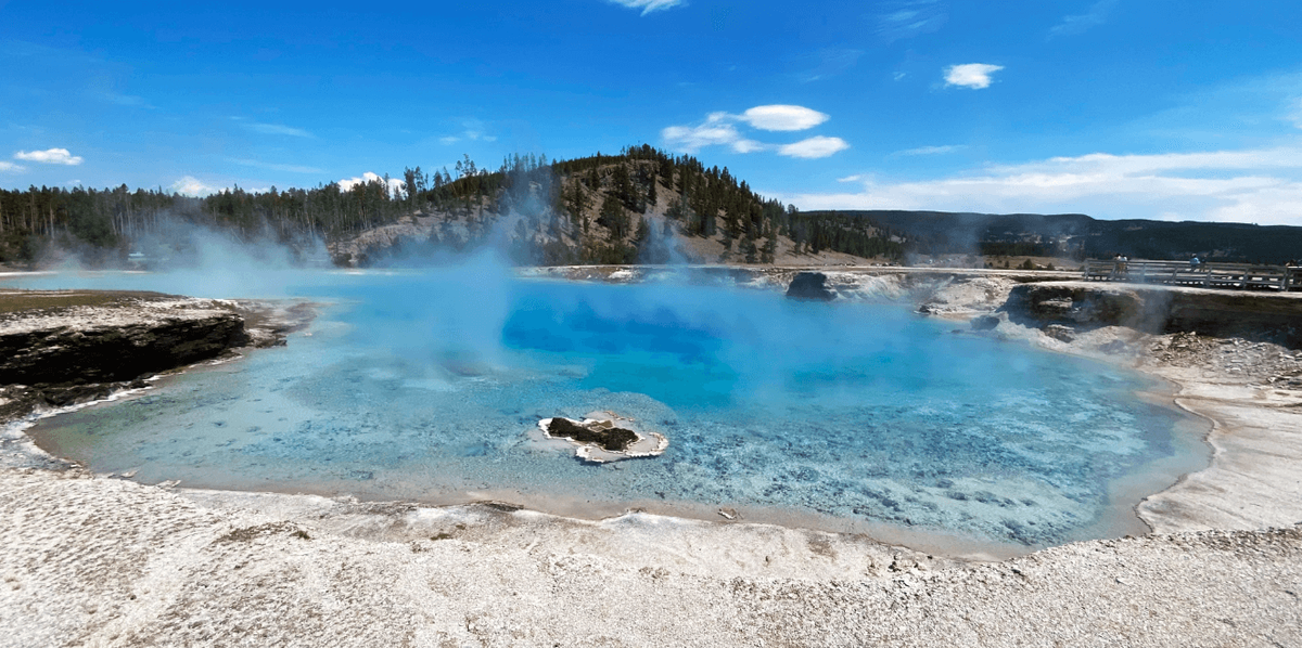   Горячие источники различаются по температуре, составу воды и другим параметрам. Источник фото: rybolovmaster.ru