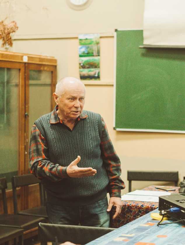  Л.Е. Федулаев выступает с докладом «Гравитация по Лесажу и Гегелю» на семинаре секции «Общей физики» МОИП при МГУ. 18 января 2019 г.  До осознания перехода гравитационной энергии в электромагнитную осталось полгода. Фото Юлии Будник
