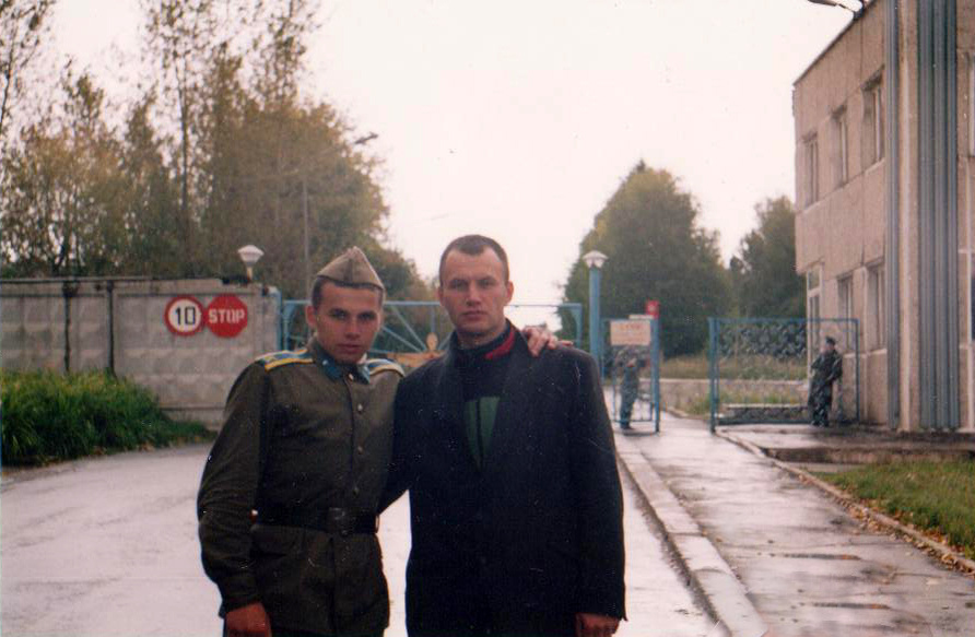 г. Пермь, Пермское ВАТУ, август 1997 года. Я и мой брат Славка.