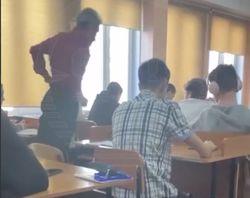 Вот он прыгает