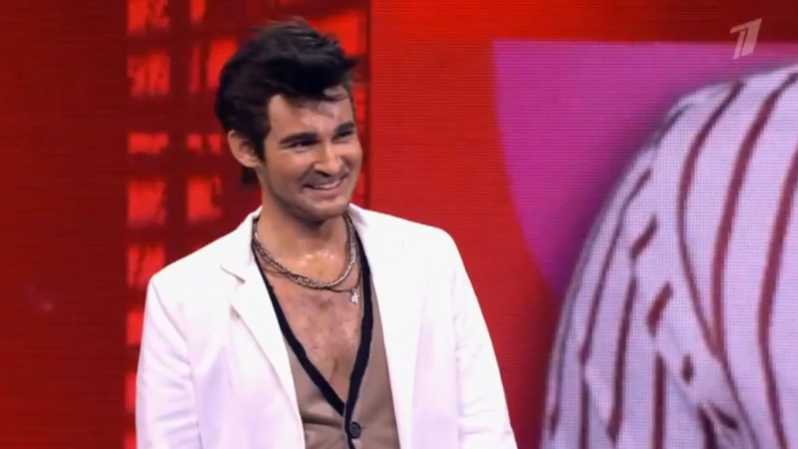 Юрий Титов в роли Димы Билана. 