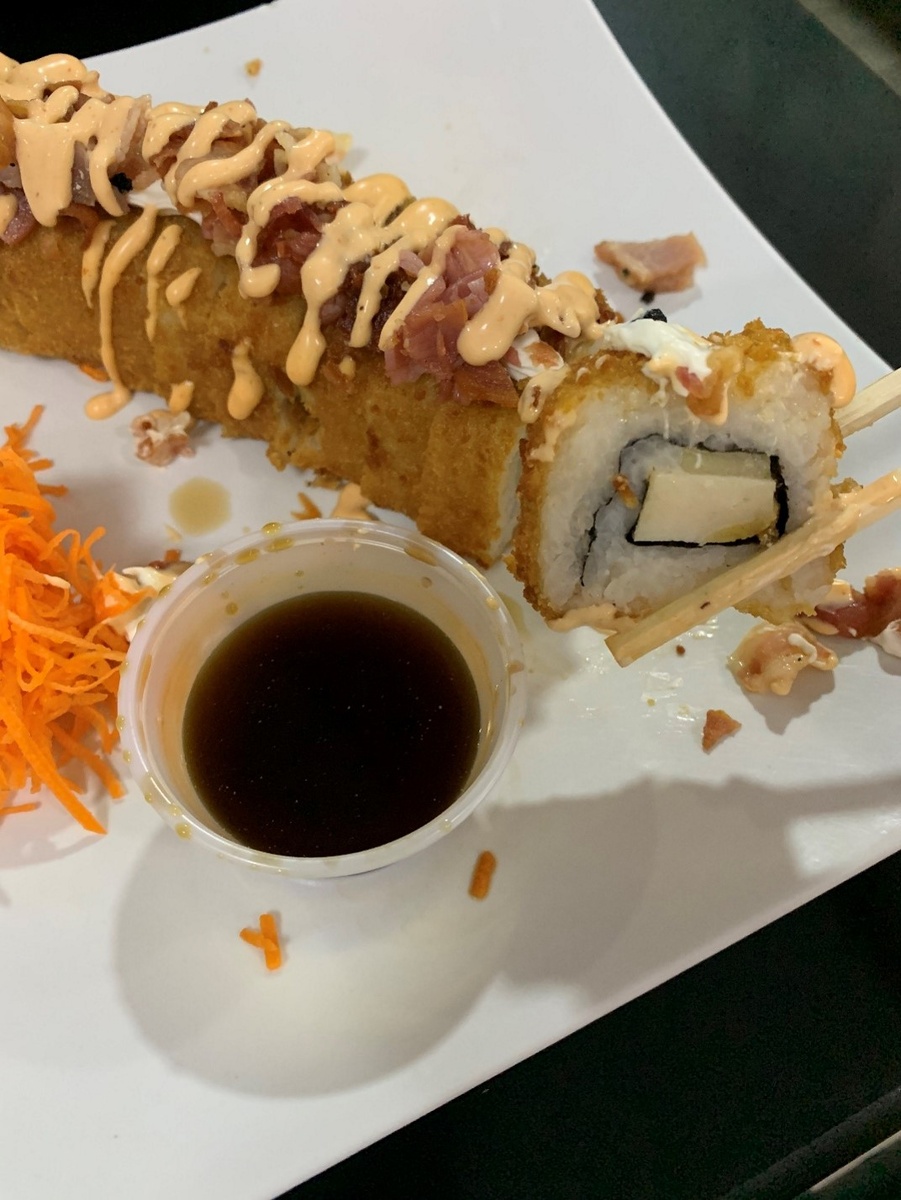 Роллы с курицей и беконом