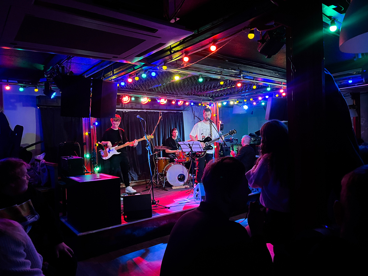 Зал, где проходят концерты →