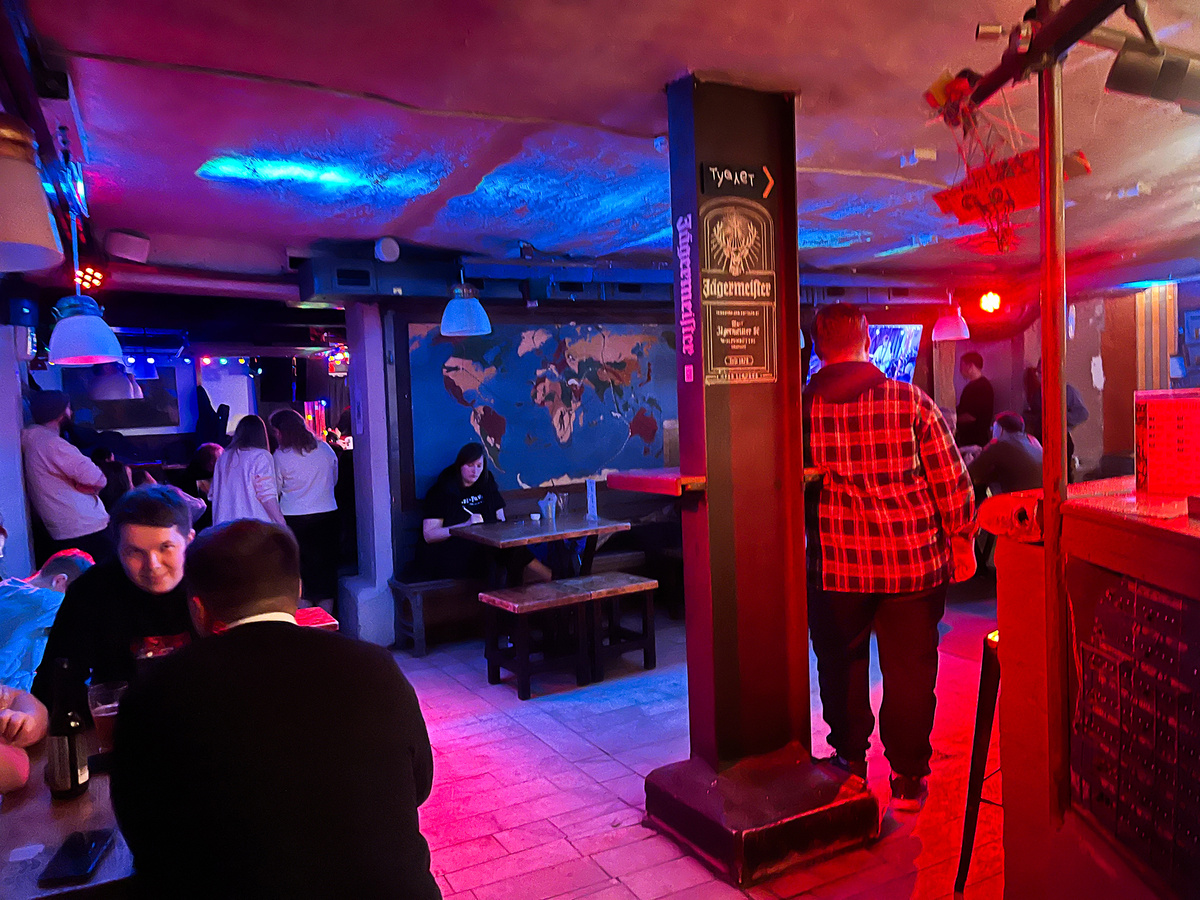 Посадочные места в левом зале →