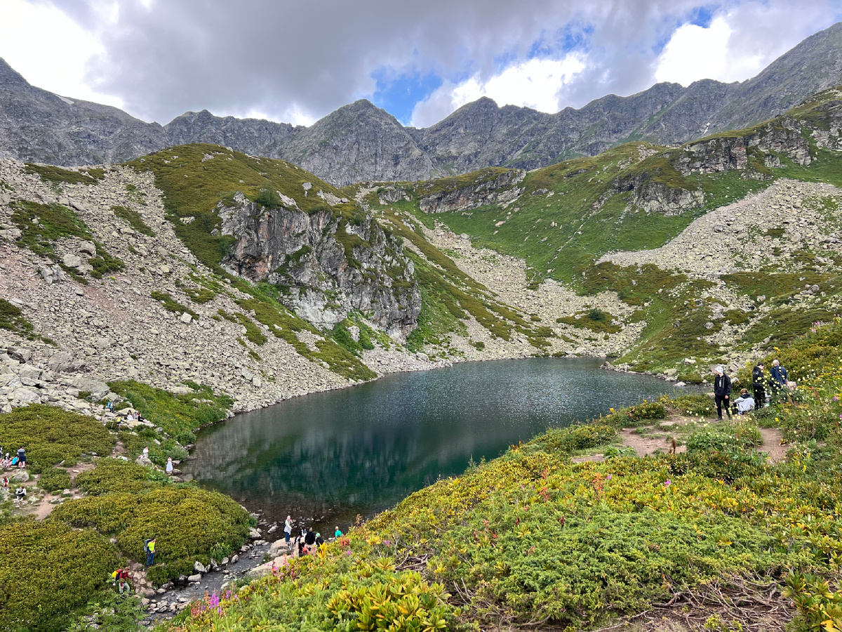 Озеро Рыбка. Одна из моих людей на фотографии. Исток реки Дукка.