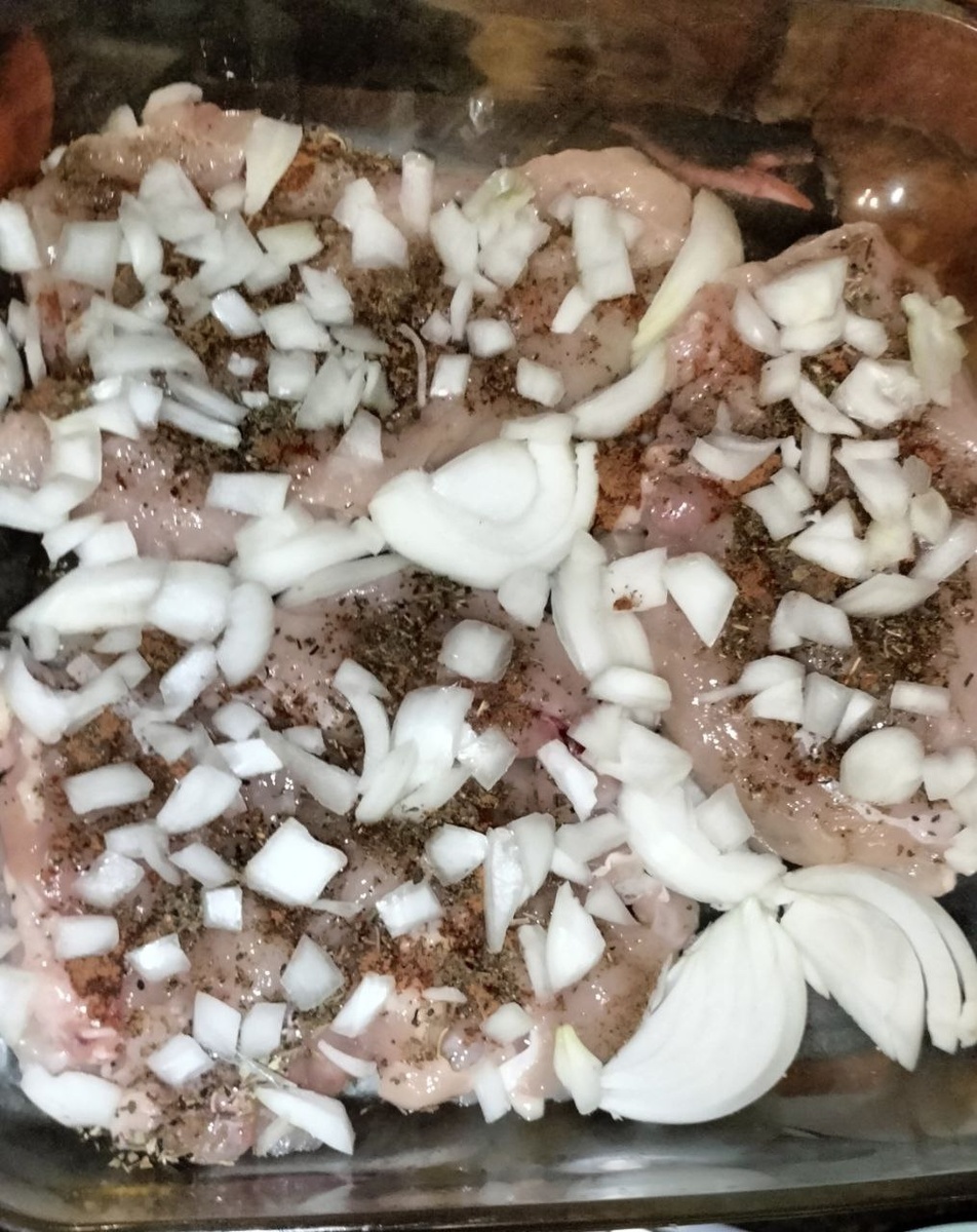 ЕСЛИ ЛУКОВИЦА КРУПНАЯ, ТО РАСКЛАДЫВАЮ МЕЖДУ МЯСОМ