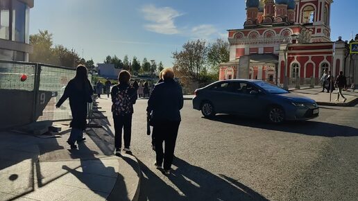 Осень в Москве, прогулка от Китай-города до парка Зарядье. Маршрут выходного дня в солнечную и теплу. погоду. Центр Москвы, улица Варварка