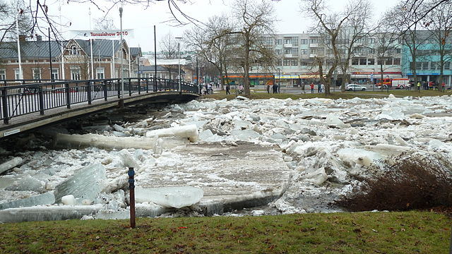 Затор льда в городе Сало, Финляндия. Фото: Motopark / Wikimedia