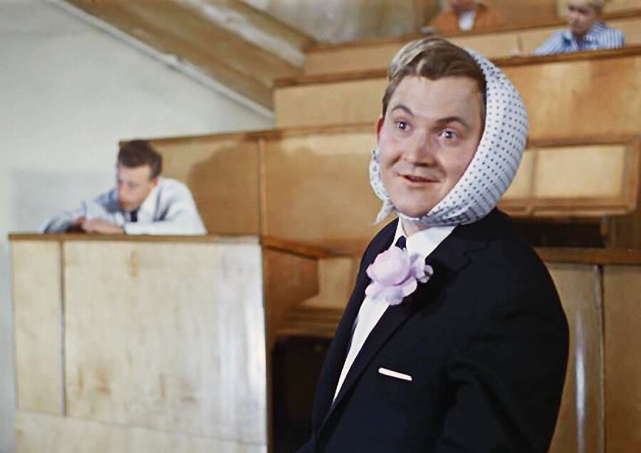 Закопали и откопали Картинный дом в Ораниенбауме: канал "Айспик" путается в показаниях