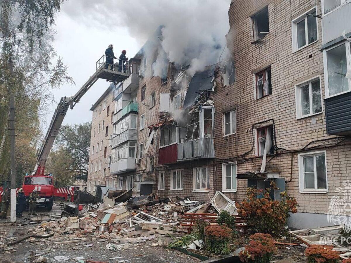    Взрыв бытового газа в жилом доме в Кирсанове Тамбовской области© Фото : Пресс-служба МЧС РФ