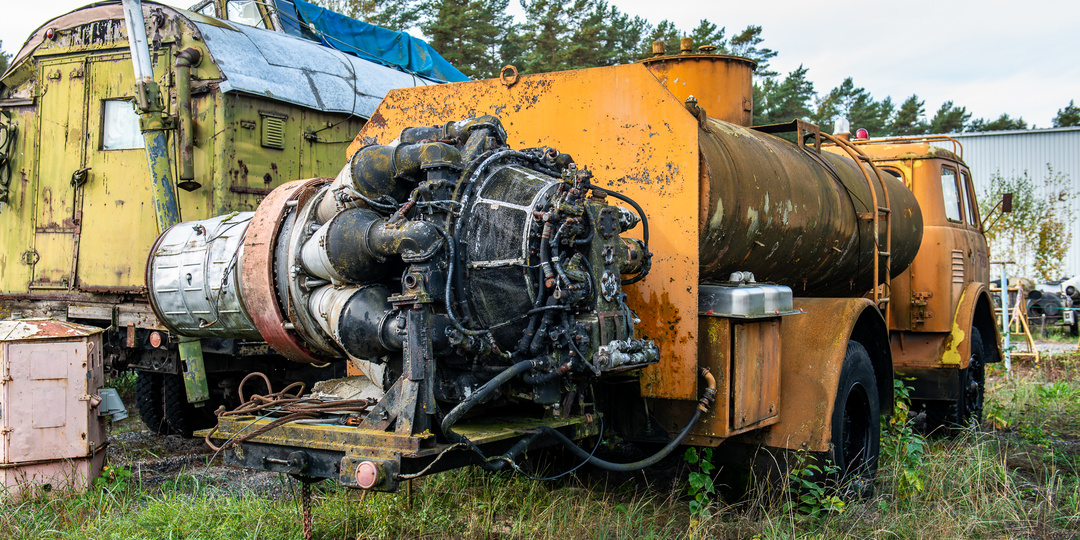 Что получится, если реактивный двигатель прикрутить к грузовику? Мало кто знает, но получится — реактивная метла!