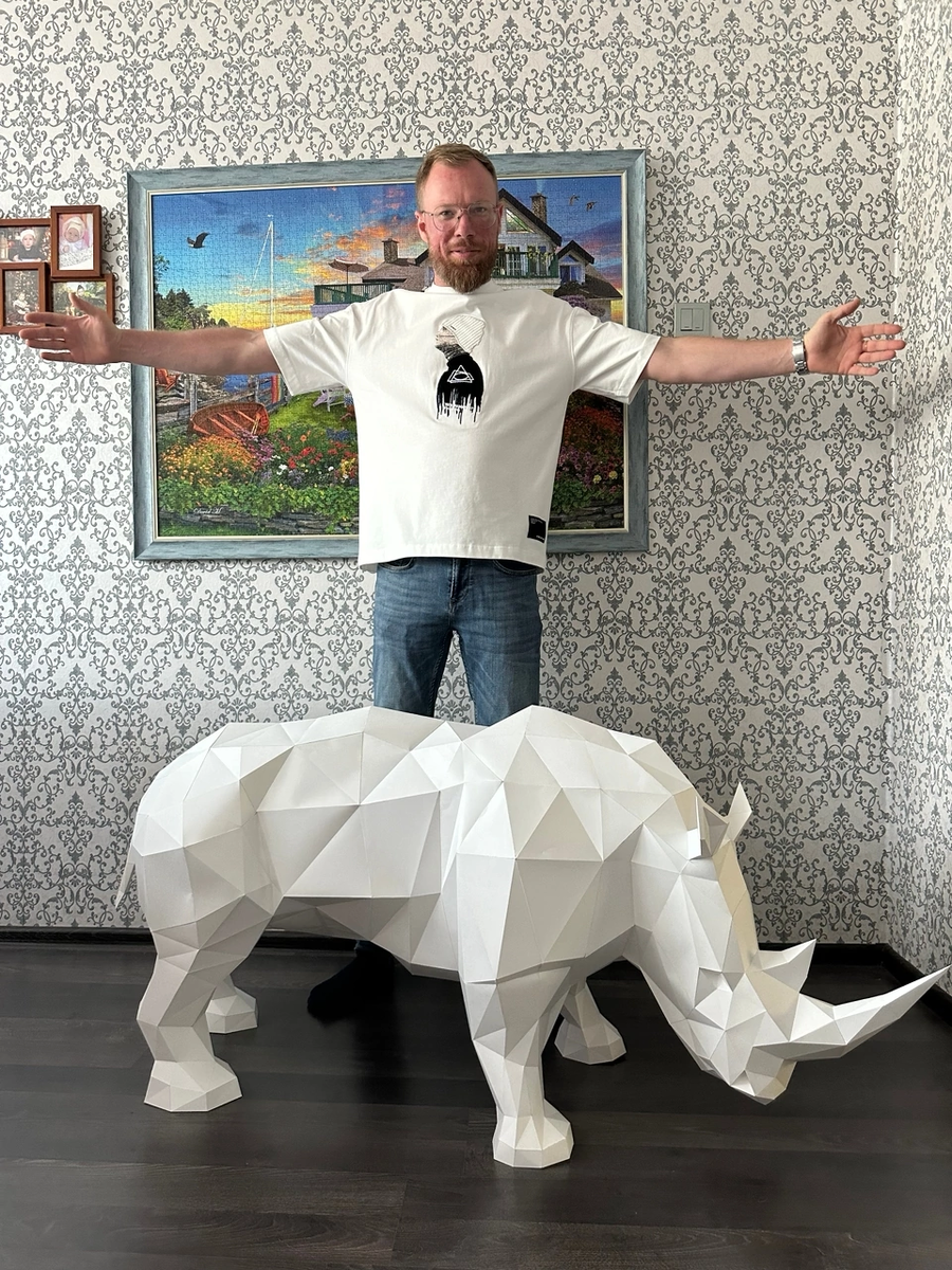 Размер носорога около 120 см в длину.