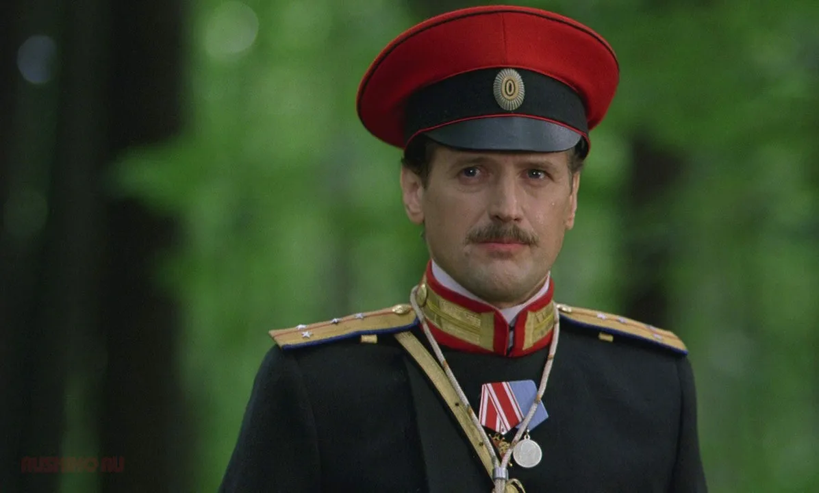 Нелюбимый муж женщины, которую любит герой. Даже пистолет не вытащил