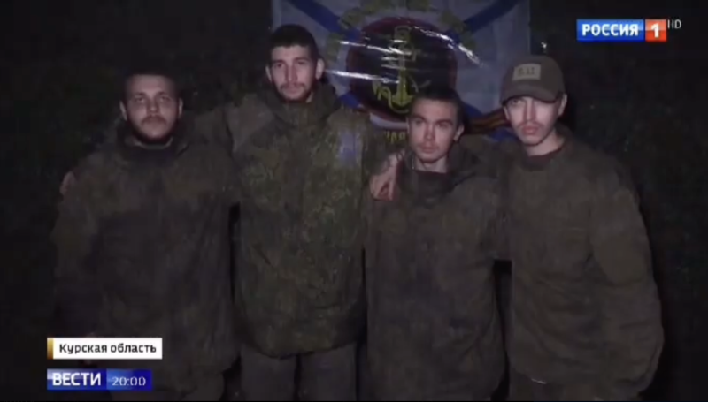    Четыре срочника проявили мужество, оставаясь в окружении ВСУ на Курском фронте более месяца. Они не только выжили в лесополосе, но и передавали важные разведданные о передвижении врага. Скриншот: кадр эфира канала "Россия 1"