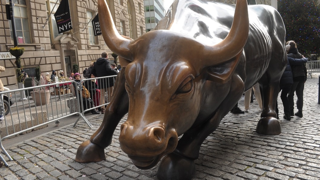    Фото: Золотой телец Уолл-стрит, Jimin Kim /Globallookpress/