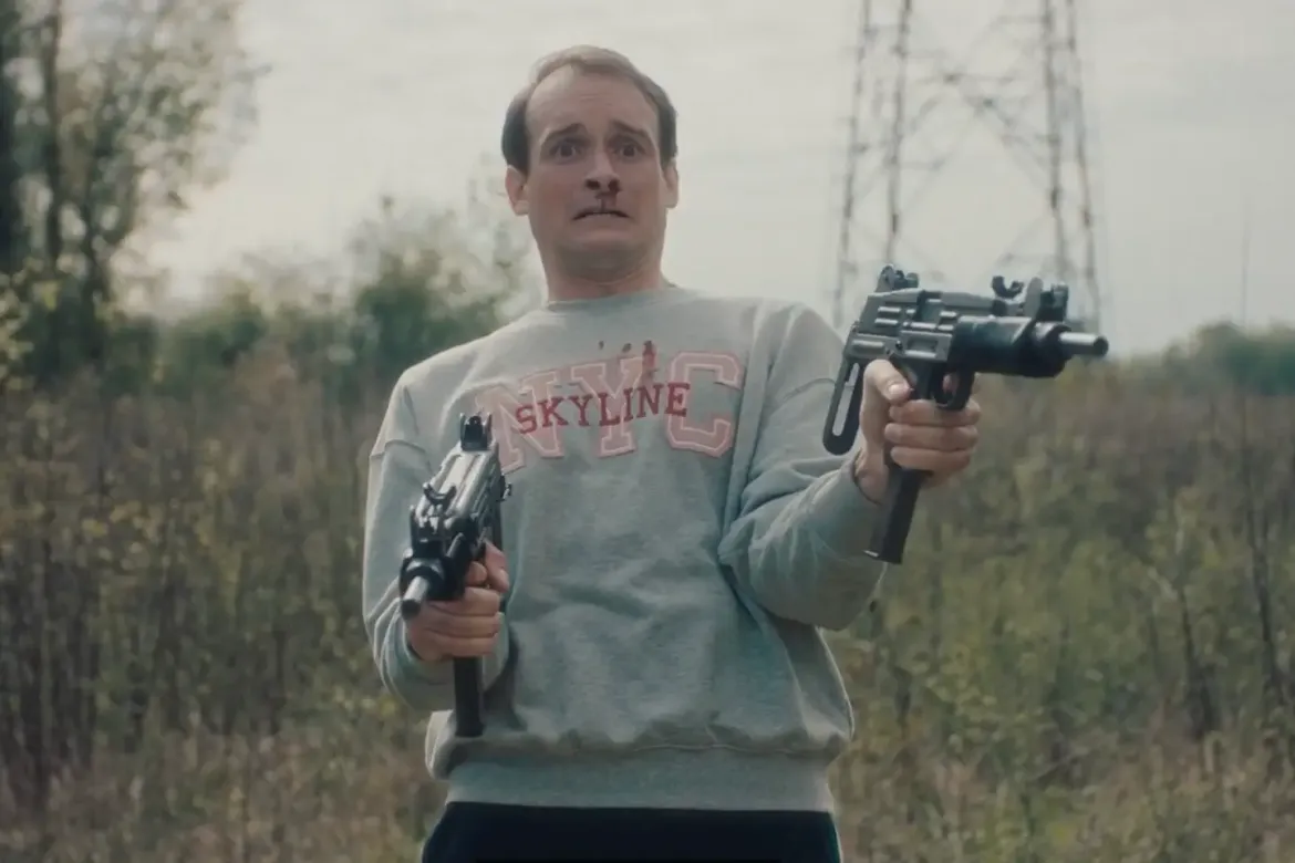 кадр из сериала "Убийца поневоле".