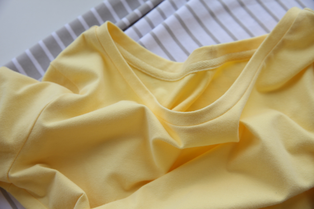 Футболка из кулирной глади в оттенке "молочный лимон"