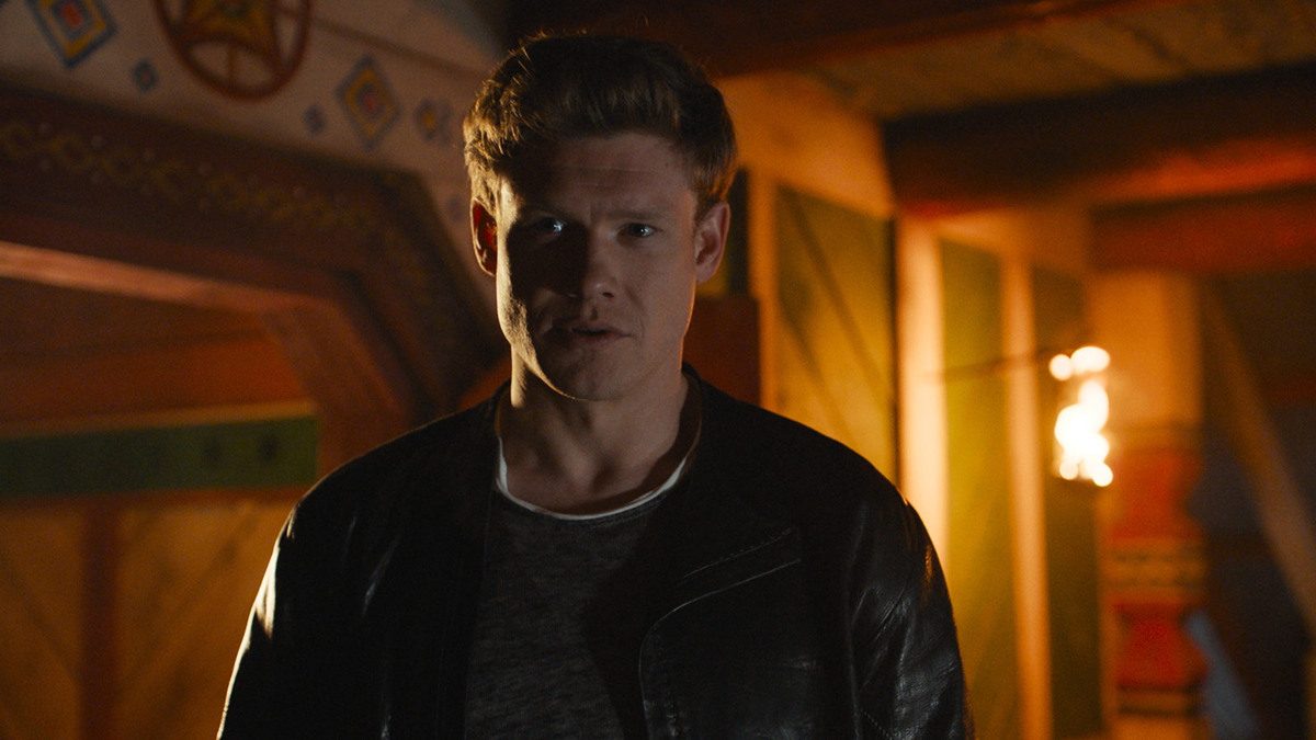 Иван Найденов (Виктор Хориняк) - обычный парень,совсем не похожий на былинного юогатыря