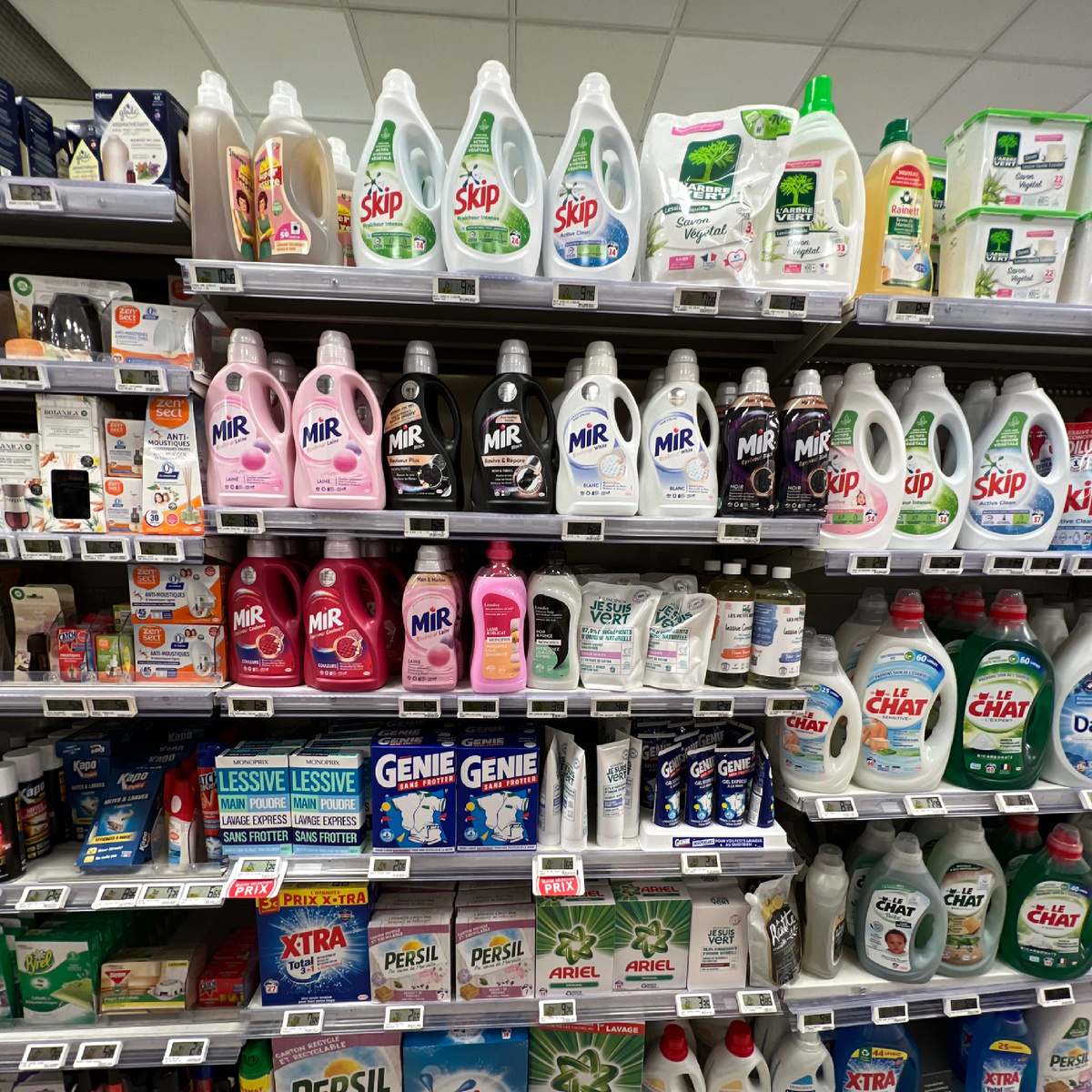 Здесь 1/3 всего ассортимента гелей, а вот часть с порошками видна вся...