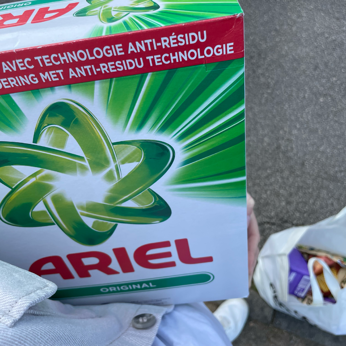 Гордо держу огромную пачку счастья 😍