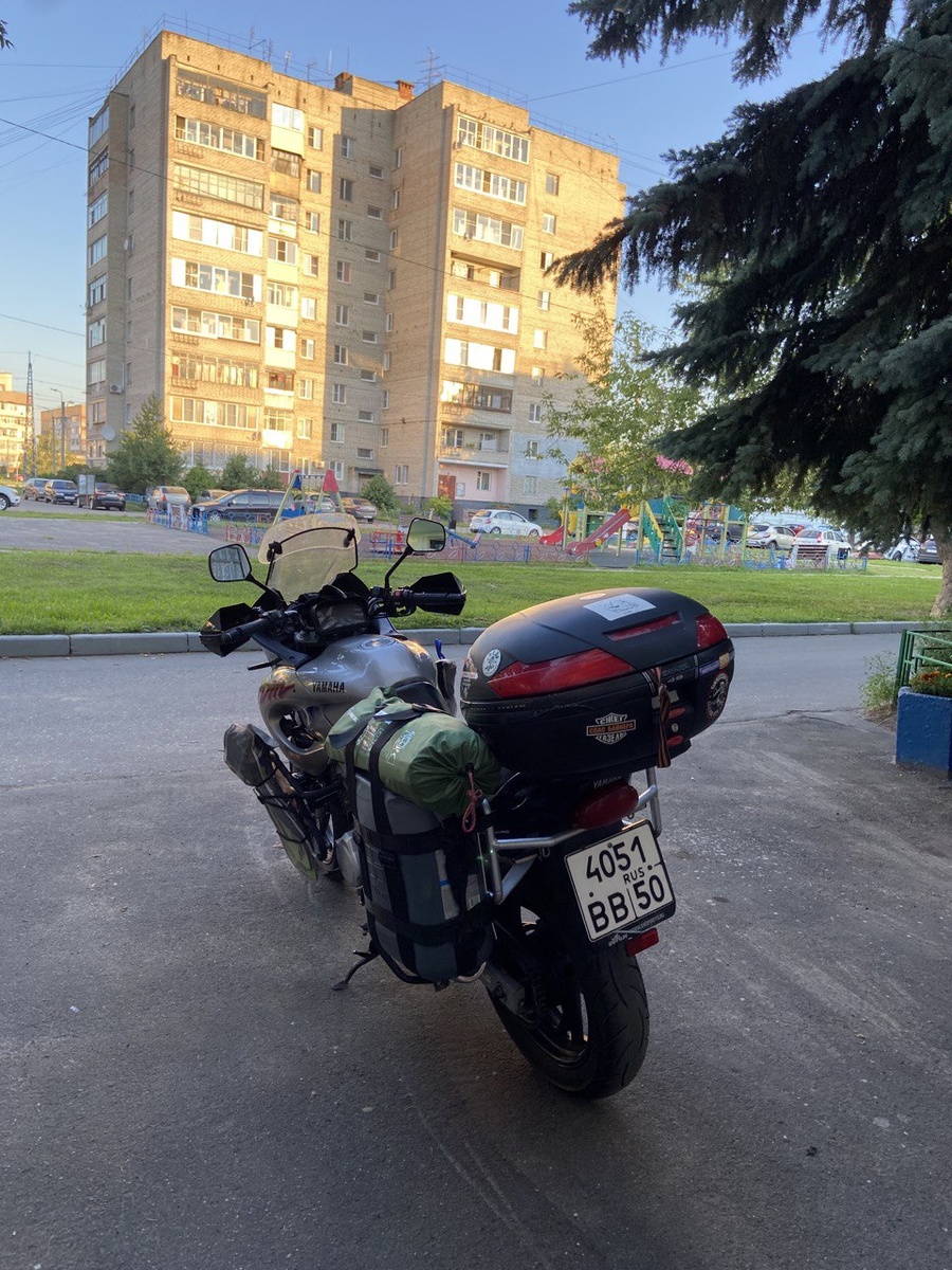 Навьючились и в путь