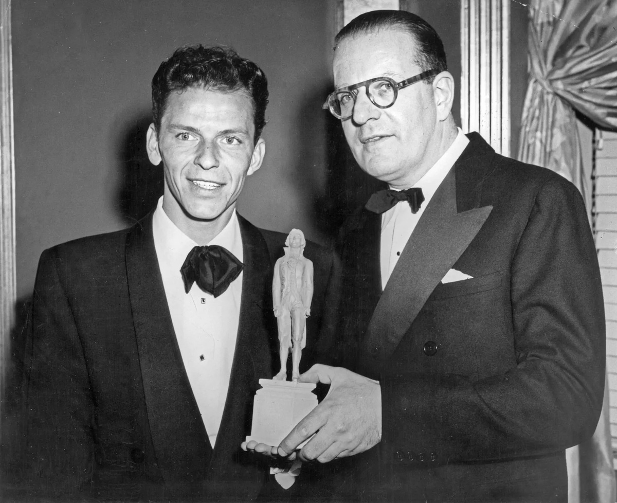фото: https://www.britannica.com/biography/Frank-Sinatra