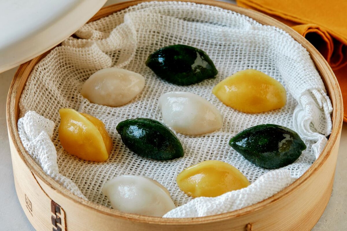 Начинка напоминает сладкую гороховую кашу