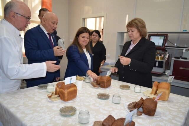    Дегустация. Фото: ОмГАУ