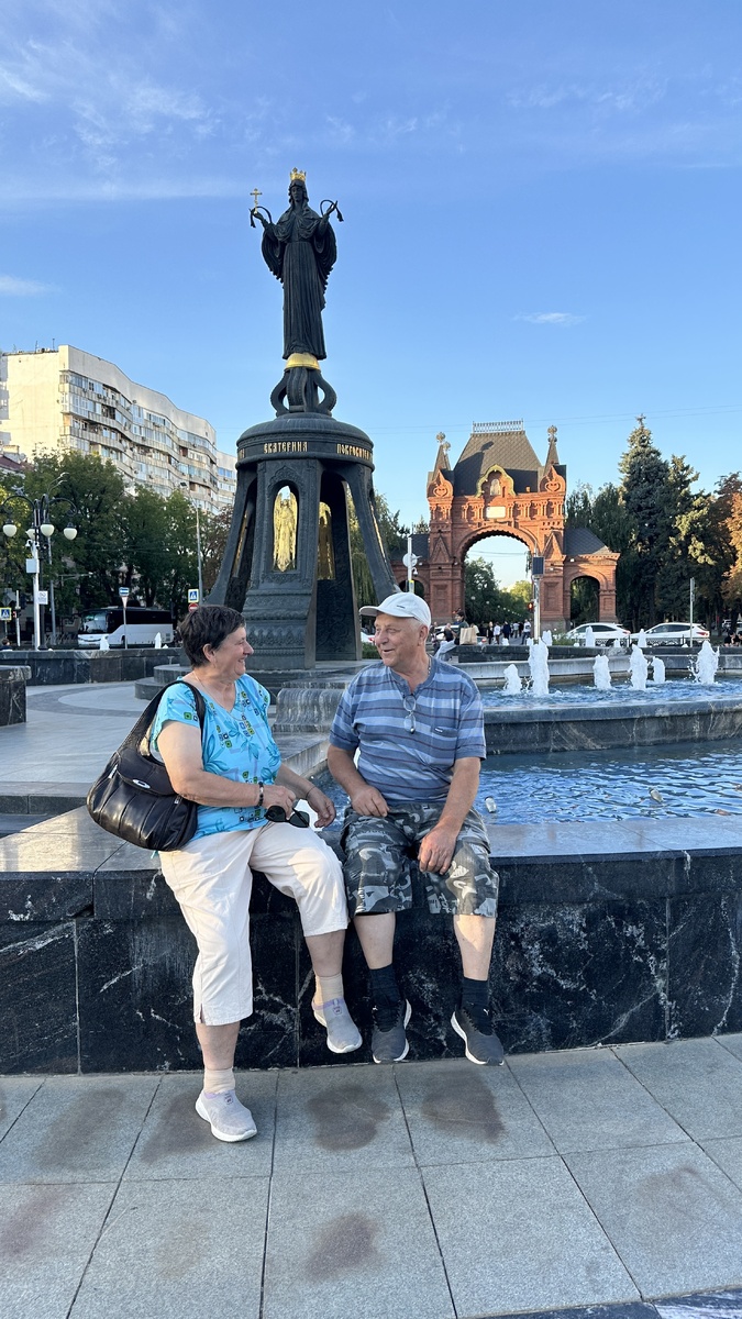 Пенсионеры радуются тому, что они в Краснодаре) 