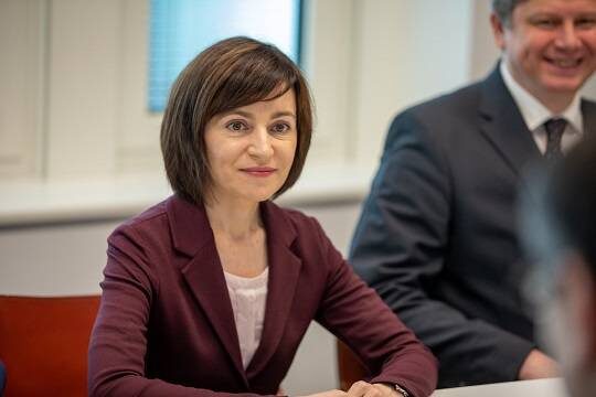    Майя Санду занимает первое место в первом туре выборов президента в Молдавии